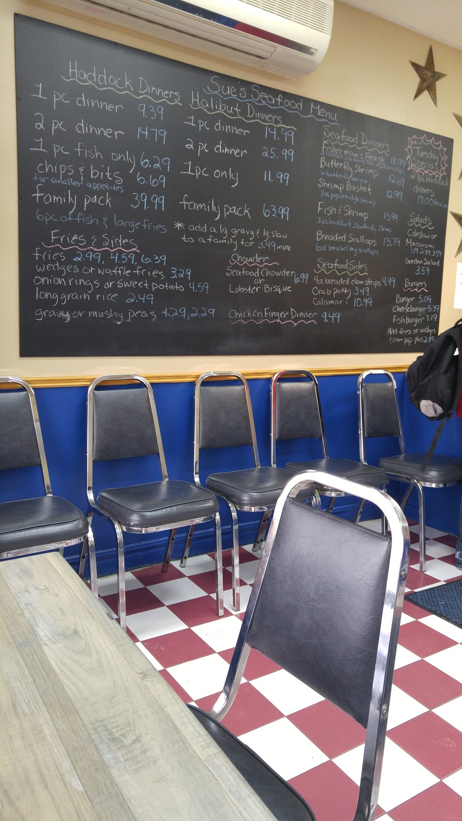 Sues Seafood | 782 Clare Ave, Welland, ON L3C 3C1, Canada | Phone: (905) 714-1117