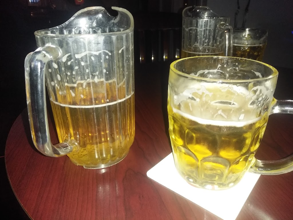 Gators Sports Pub | 2525 Woodview Dr SW, Calgary, AB T2W 3Y1, Canada | Phone: (403) 238-5995
