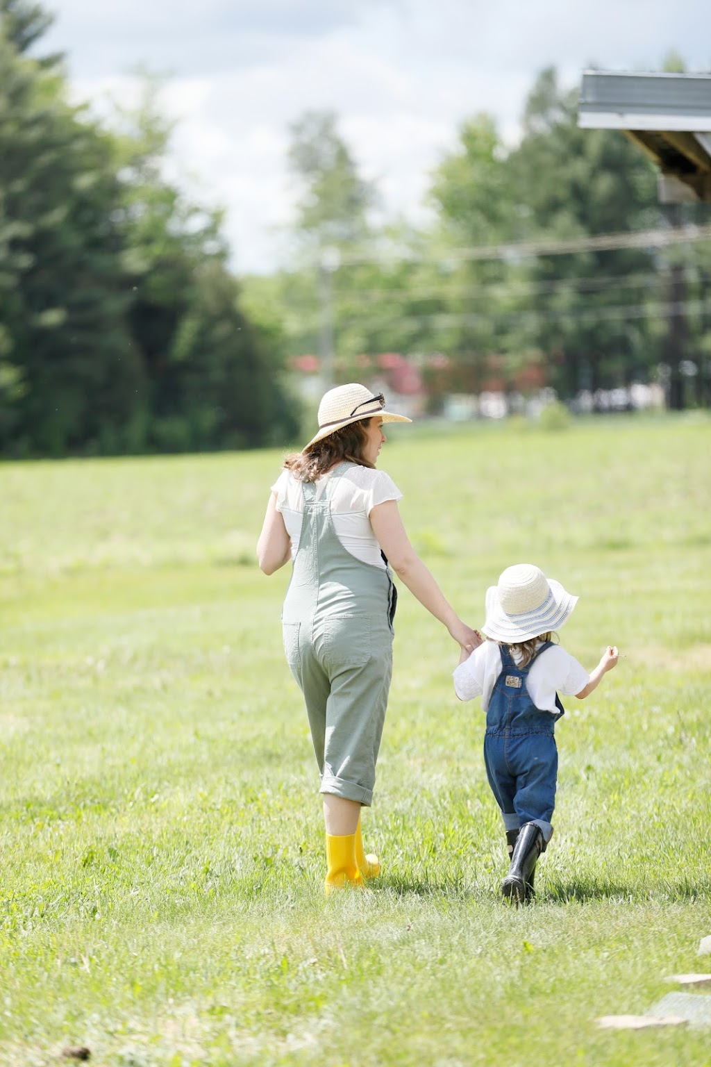 Juliette & famille | 2135 Rte Caya, Saint-Nicéphore, QC J2A 2Z5, Canada | Phone: (819) 475-9344