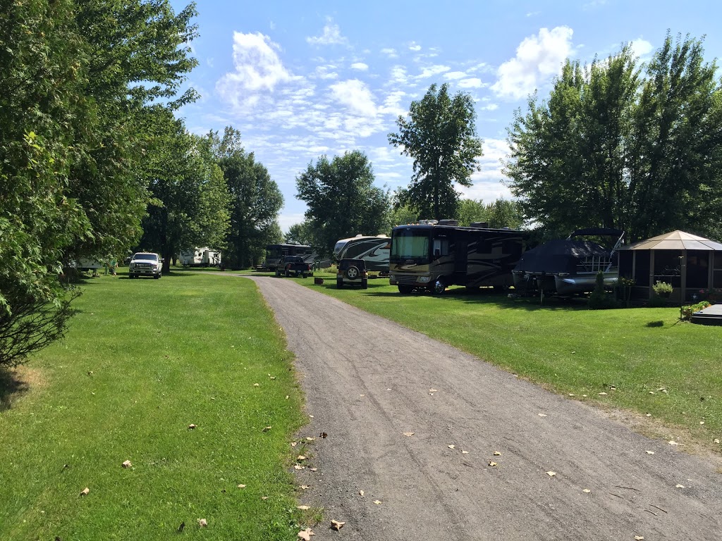 Camping Chenal-du-Moine | 1686 Chemin du Chenal du Moine, Sorel-Tracy, QC J3P 2K7, Canada | Phone: (877) 742-3113