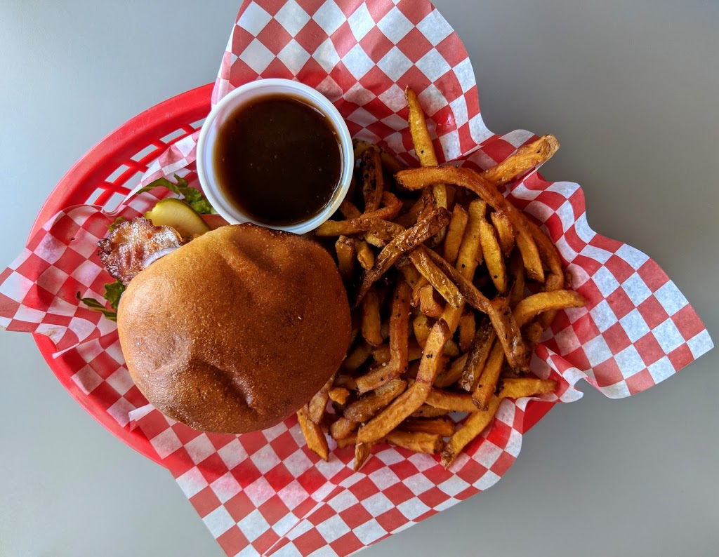 Maple Diner and Smokehouse | 670A River Rd W, Wasaga Beach, ON L9Z 2P1, Canada | Phone: (705) 352-5100