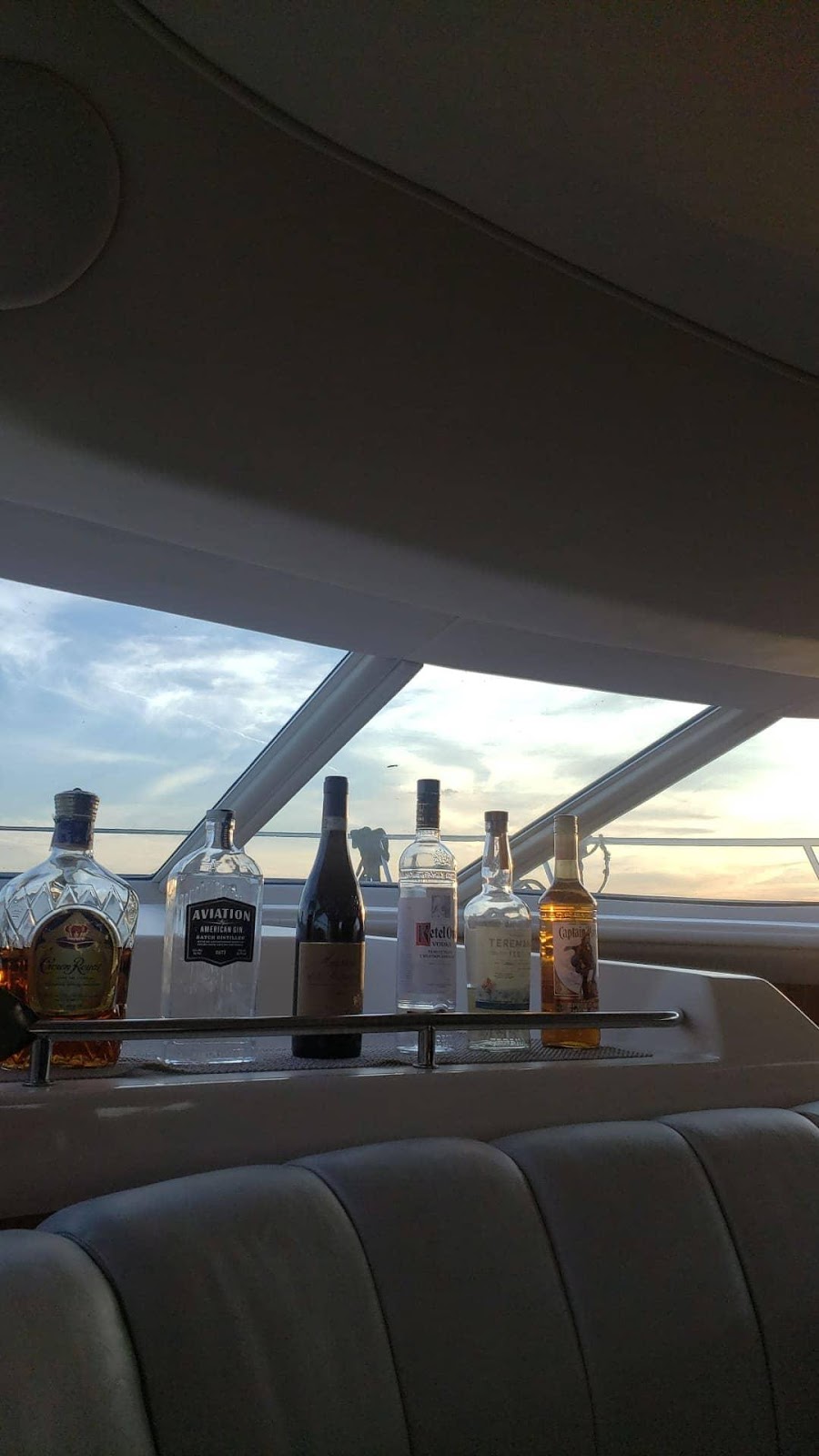 Yacht Club Toronto Charters | 1 Port St E, Mississauga, ON L5G 2T2, Canada | Phone: (647) 237-4895