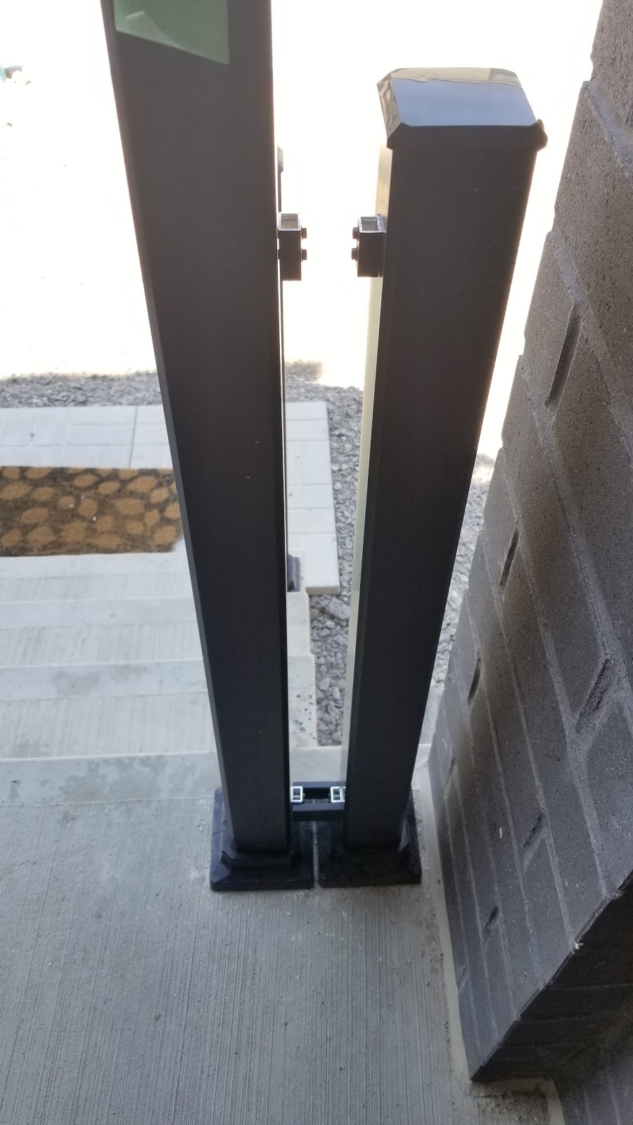 Canadian Railings Ltd | 596 Oster Ln, Concord, ON L4K 2C1, Canada | Phone: (905) 669-9221