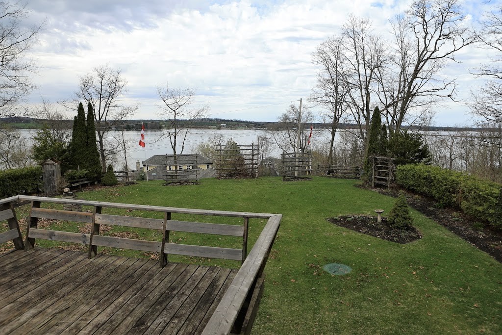 Chemong Lodge - 764 Hunter St, Bridgenorth, ON K0L 1H0, Canada