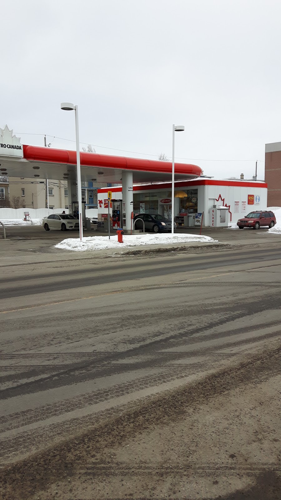 Petro-Canada | 2600 de la, Rue de la Concorde, Quebec City, QC G1L 4Z5, Canada | Phone: (418) 621-9802