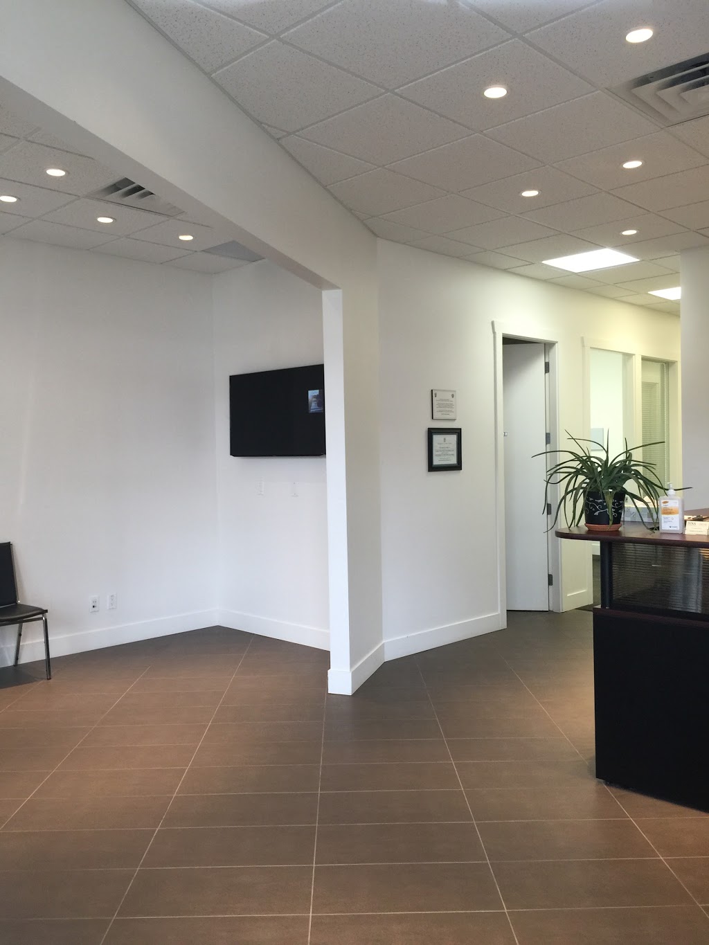 UNA Medical Clinic | 1027 W 15th Ave, Vancouver, BC V6H 1R7, Canada | Phone: (604) 730-7177