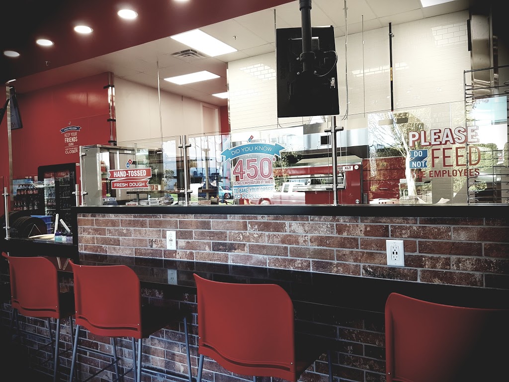 Dominos | 1070 Foul Bay Rd, Victoria, BC V8S 4J2, Canada | Phone: (778) 265-7817