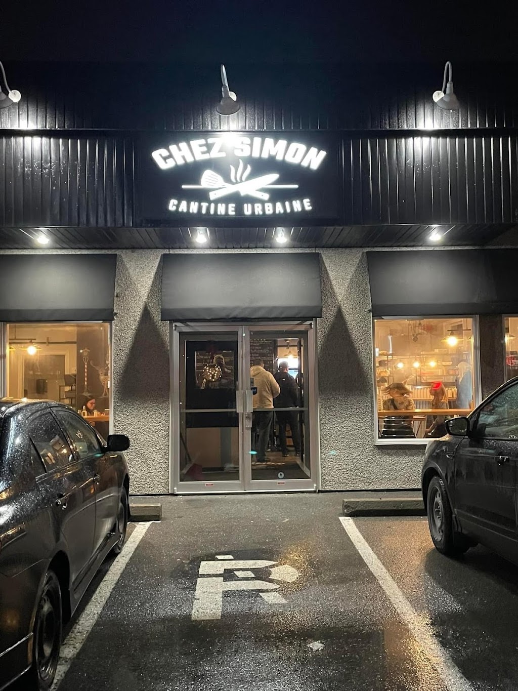 Chez Simon Cantine Urbaine | 7000 Bd Laurier, Terrebonne, QC J7M 1H1, Canada | Phone: (450) 477-4747