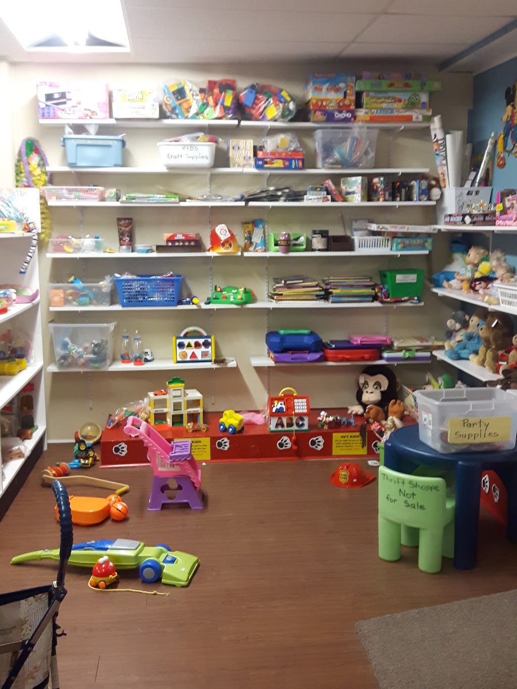 Port Rowan Thrift Shoppe | 1026 Bay St, Port Rowan, ON N0E 1M0, Canada | Phone: (519) 586-7186