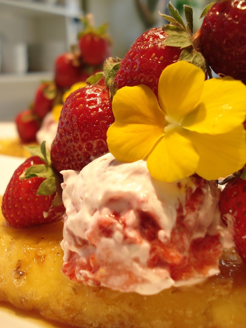 La Maison de ville - bed & bistro | 353 Rue Saint-Patrice Ouest, Magog, QC J1X 1W7, Canada | Phone: (819) 868-2417