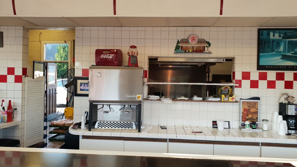 Rockys Drive-In | 520 Elizabeth St, Guelph, ON N1E 6C3, Canada | Phone: (519) 824-8088