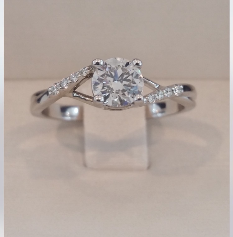 Luxe Jewellery | 5111 New St, Burlington, ON L7L 1V2, Canada | Phone: (905) 634-7500