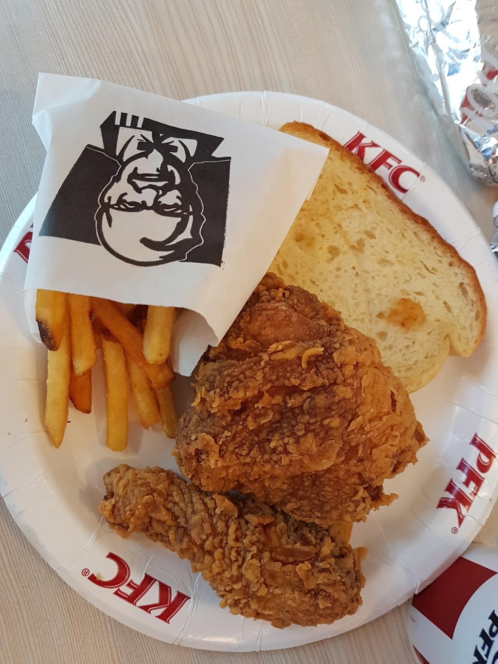 KFC | 1330 McPhillips St, Winnipeg, MB R2X 2M1, Canada | Phone: (204) 987-8203