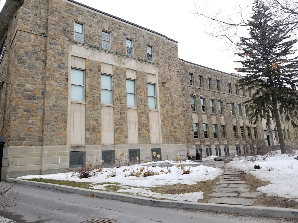 International School of Montreal (Secondary) | 11 Chem. de la Côte-Saint-Antoine, Westmount, QC H3Y 2H7, Canada | Phone: (514) 596-7240