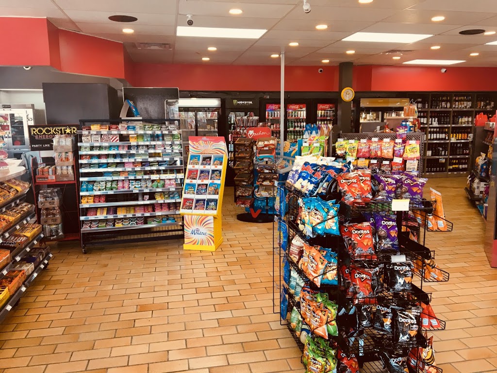 Station l’essence Esso Le Bonisoir | 814 Boulevard de lAnge Gardien N local 20, LAssomption, QC J5W 1P6, Canada | Phone: (450) 591-1188