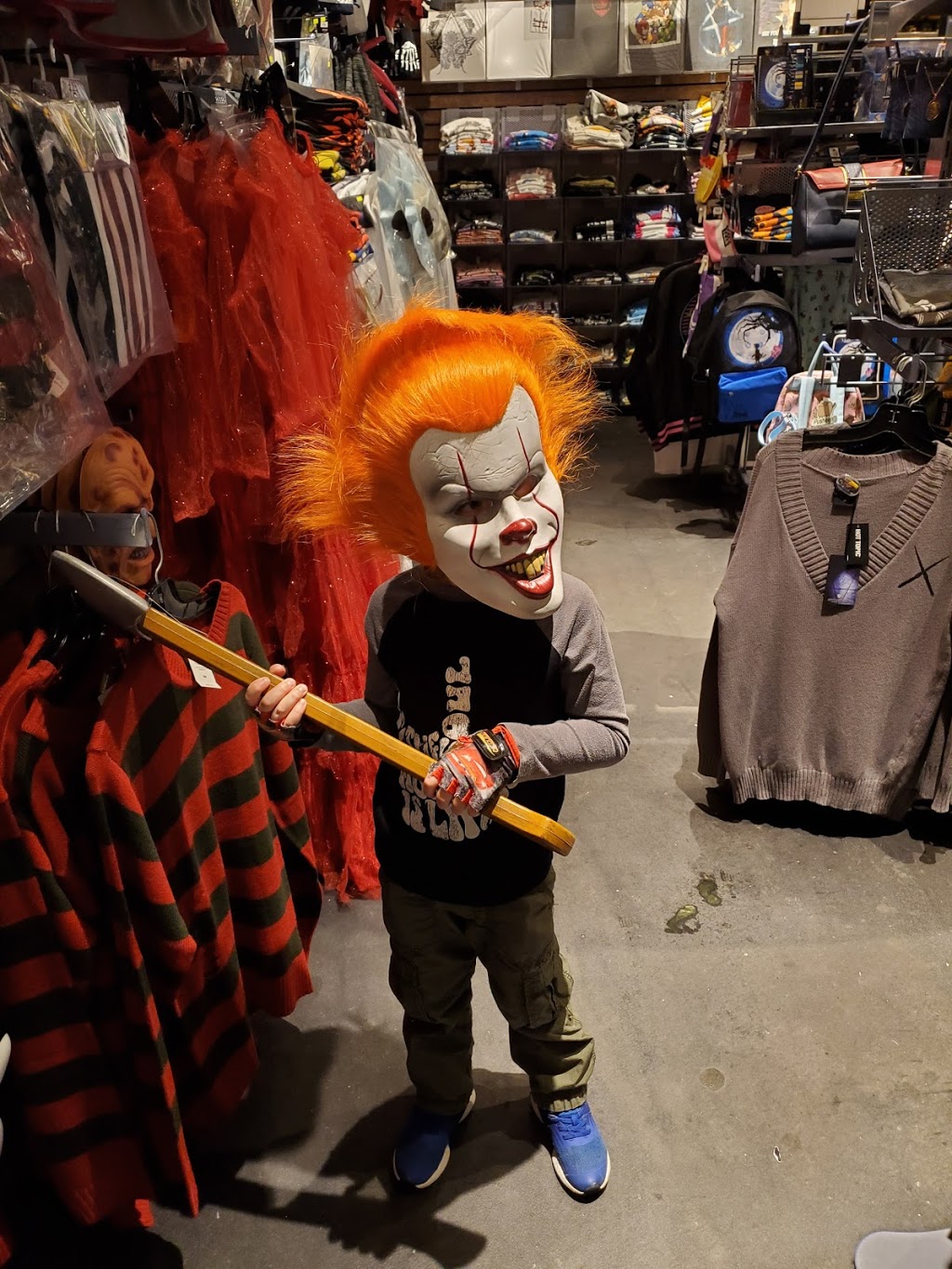 Hot topic | Space 17600 Yonge Street E20, E21, Newmarket, ON L3Y 4Z1, Canada | Phone: (905) 954-0031