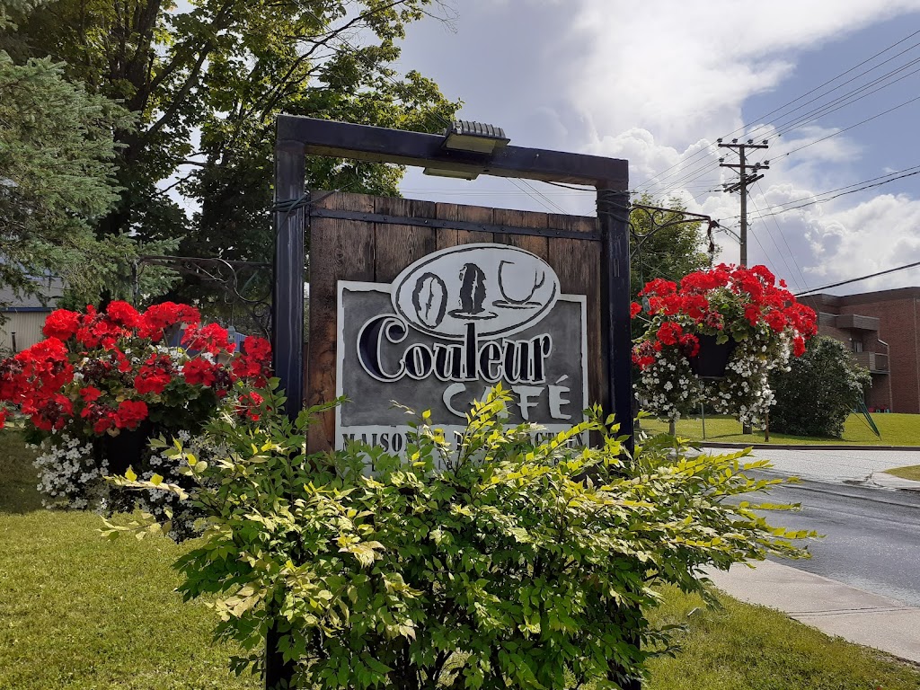 Couleur Café | 415 Rue Léonard, Mont-Tremblant, QC J8E 3H9, Canada | Phone: (819) 681-0723