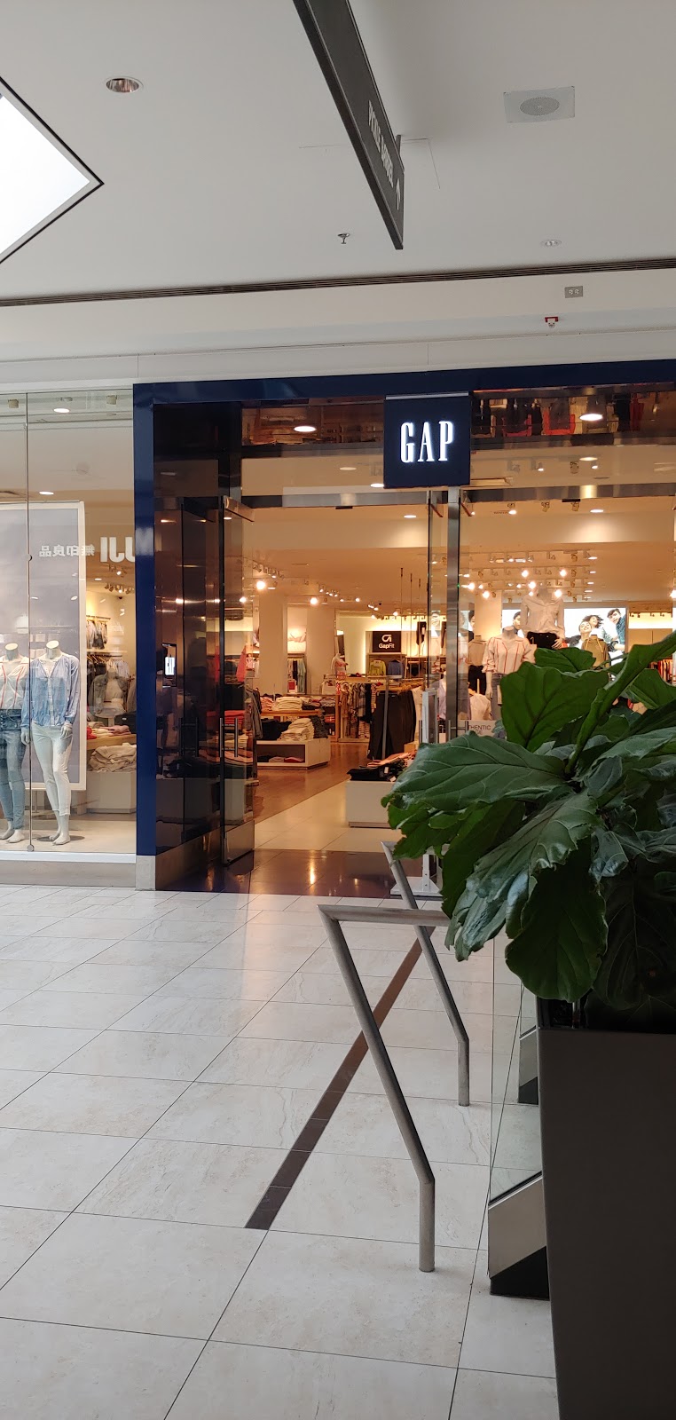 Gap | 5000 Hwy 7, Markham, ON L3R 4M9, Canada | Phone: (905) 513-6477
