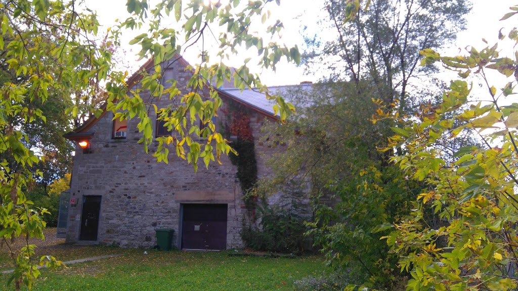 École Sophie-Barat | 1239 Boulevard Gouin E, Montréal, QC H2C 1B3, Canada | Phone: (514) 596-5535