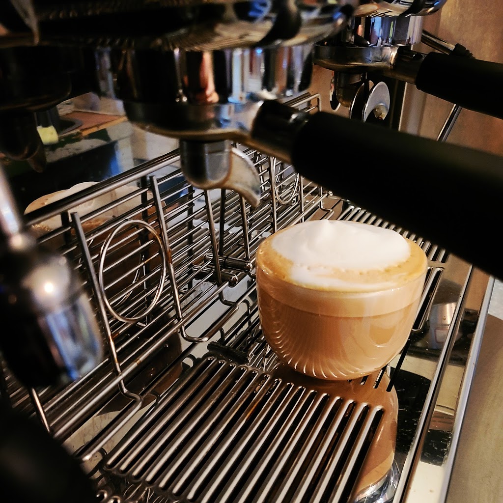 Le Cafetier Plus | 350 Rue Magloire Gosselin, Mont-Tremblant, QC J8E 2R3, Canada | Phone: (819) 425-5162