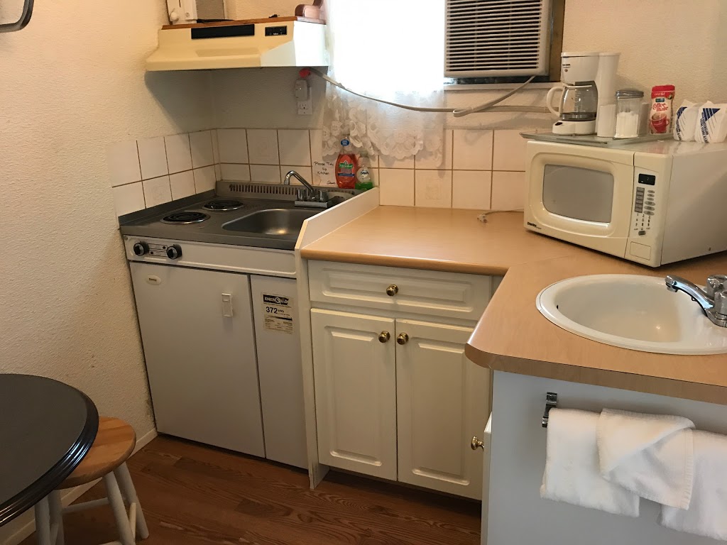 Inn Towne Motel | 510 Trans-Canada Hwy, Hope, BC V0X 1L0, Canada | Phone: (604) 869-7276