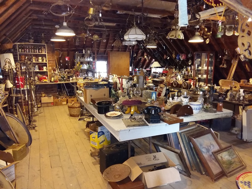 Prudhommes Antique Market | 3125 N Service Rd, Vineland Station, ON L0R 2E0, Canada | Phone: (905) 562-5187