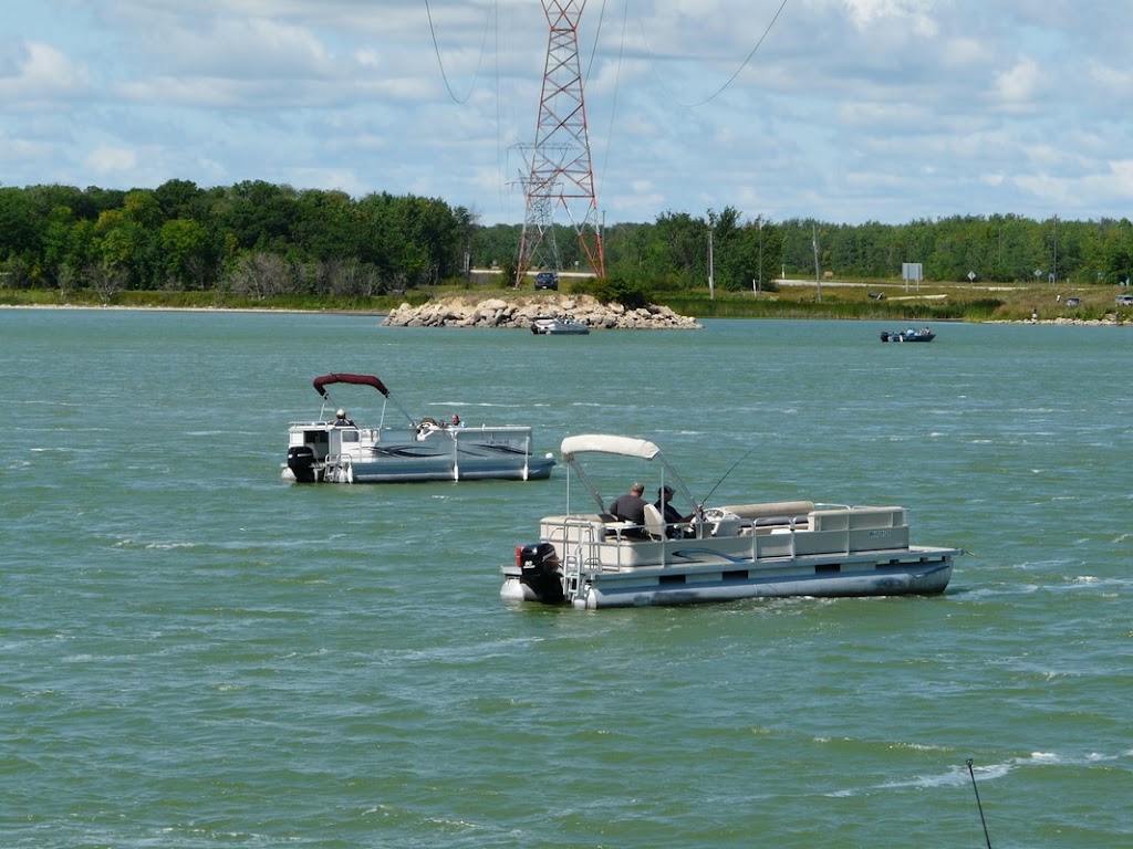 Lake Manitoba Narrows Chalet 5 | 9 Skinny Dip Drive, Oakview, MB R0C 2K0, Canada | Phone: (204) 293-0556