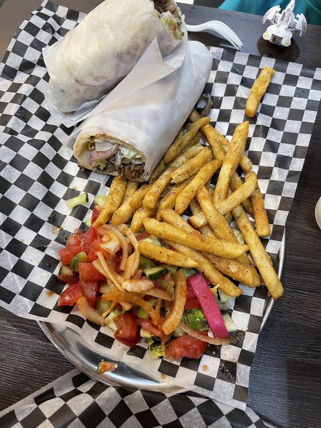 Donair istanbull | 625 Greenhill Ave, Hamilton, ON L8K 5N8, Canada | Phone: (289) 674-4747