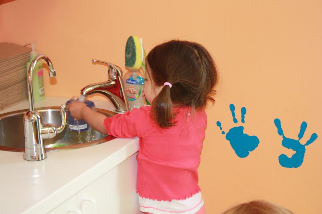 Garderie La Petite Academie Centrale | 7655 Rue Centrale, LaSalle, QC H8P 1L2, Canada | Phone: (514) 364-5554
