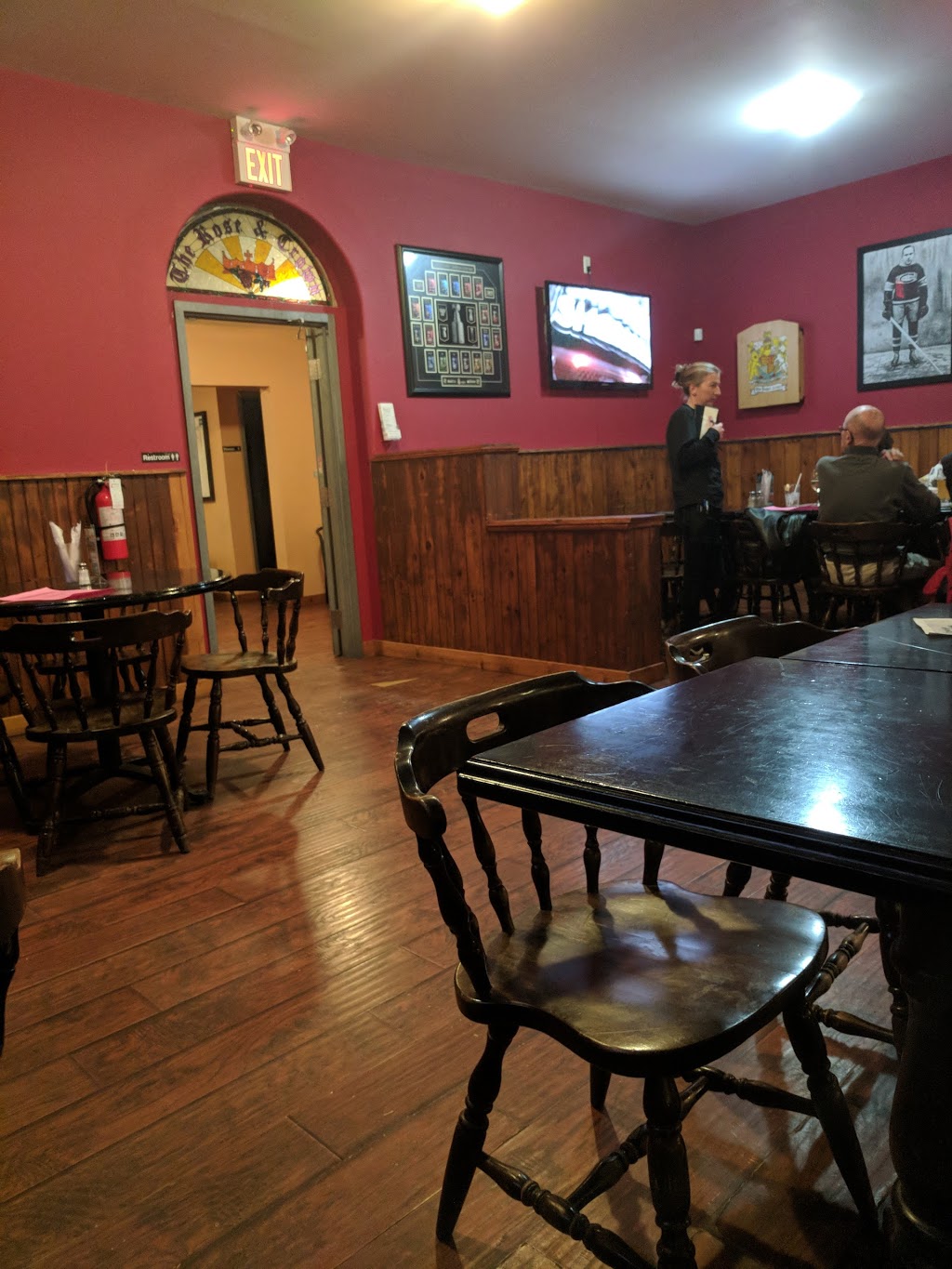 The Rose & Crown | 36 Ontario Rd, Mitchell, ON N0K 1N0, Canada | Phone: (519) 348-9838