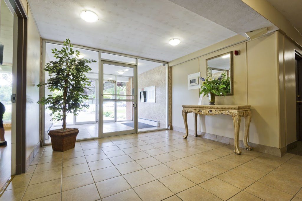 Scenic Tower | 470 Scenic Dr, London, ON N5Z 3B2, Canada | Phone: (855) 645-1014