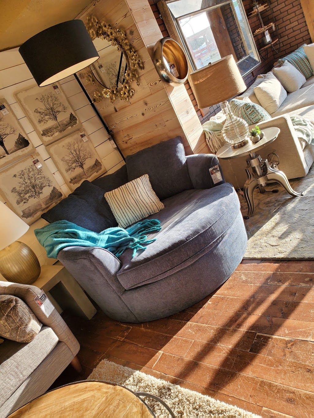 Valley Direct Furniture Ltd | Metro Vancouver Regional District, 19853 Fraser Hwy, Langley City, BC V3A 4E1, Canada | Phone: (604) 534-9129