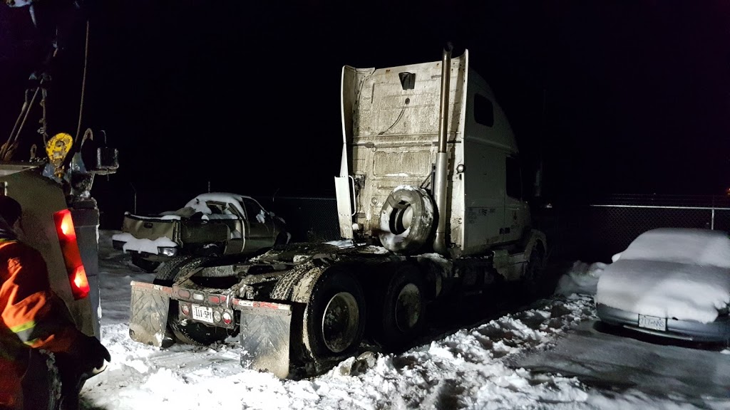 Eagle Rock Towing | Titus Rd, Sicamous, BC V0E 2V0, Canada | Phone: (250) 836-0333