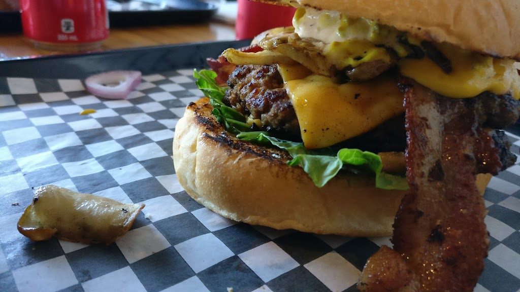Bronx Burger | 162 Hamilton Regional Rd 8, Stoney Creek, ON L8G 1C3, Canada