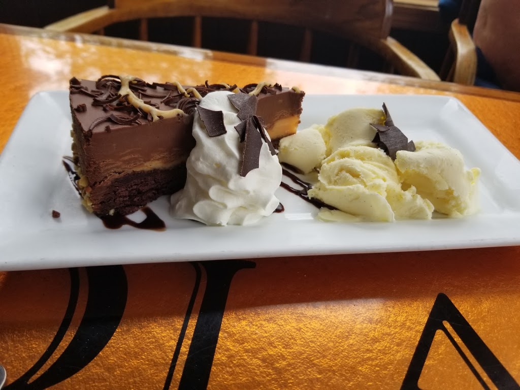 Blackfish Pub | 966 Venture Way, Gibsons, BC V0N 1V7, Canada | Phone: (604) 886-6682