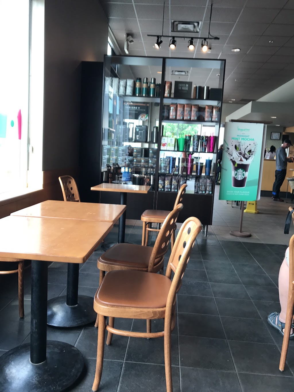 Starbucks | 17130 Leslie St building a unit a, Newmarket, ON L3Y 8K7, Canada | Phone: (905) 830-1426