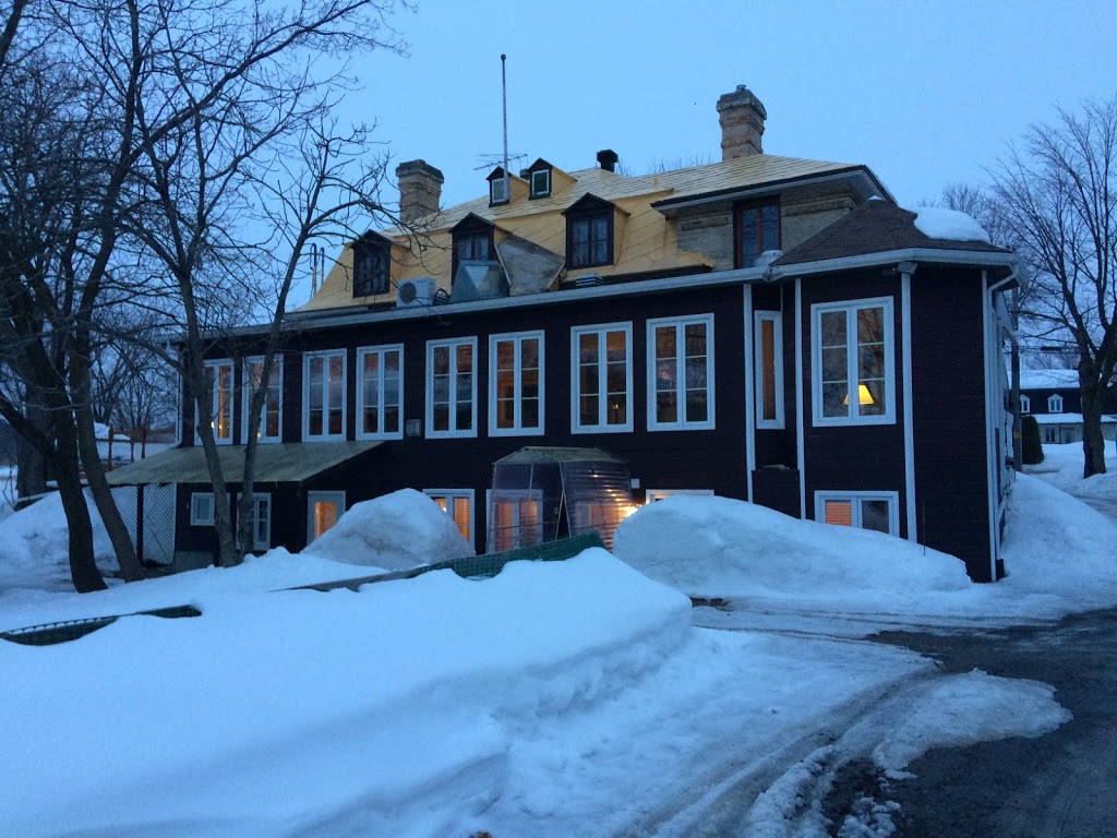 Auberge Douceurs Belges | 4335 Rue Michelet, Québec, QC G1P 1N6, Canada | Phone: (418) 871-1126