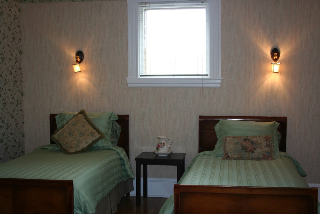 Sackville Bed and Breakfast | 7 Main St, Sackville, NB E4L 4A4, Canada | Phone: (506) 536-0101