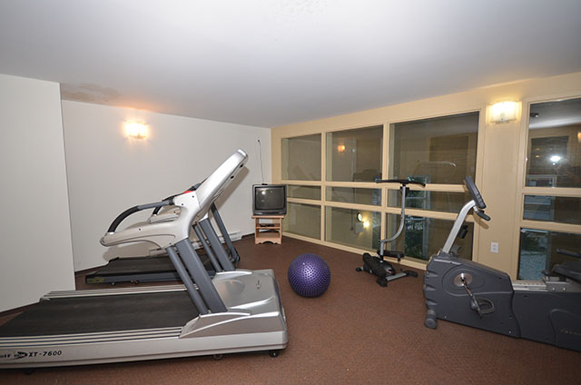 Bourg Du Village | 25 Place Casavant, Sainte-Thérèse, QC J7E 5X1, Canada | Phone: (450) 508-2000