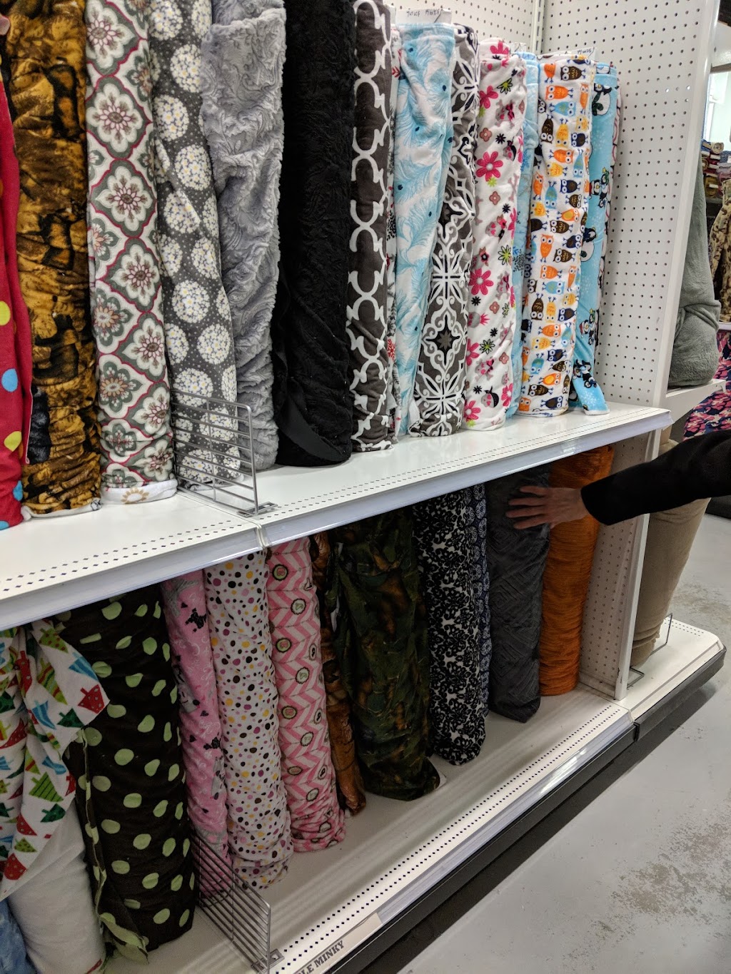 Lens Mill Store | 364 St Vincent St, Barrie, ON L4M 4A5, Canada | Phone: (705) 722-5367