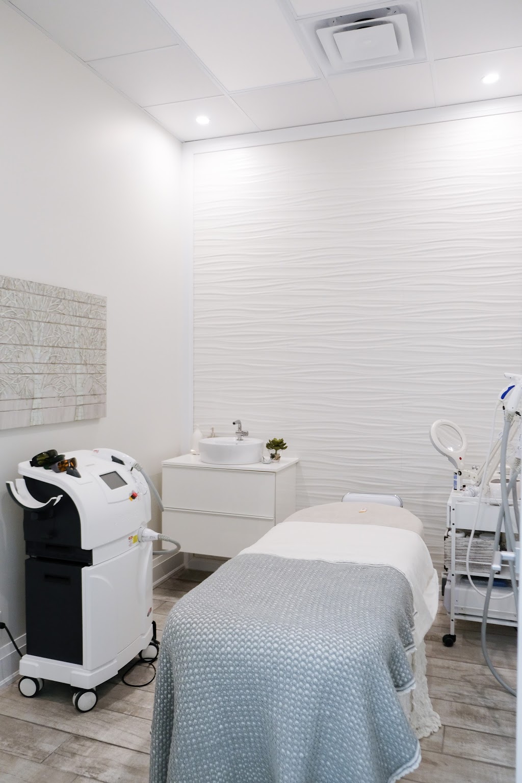 Skinprovement - Medi Spa & Laser Clinic | hair care | 3590 Rutherford Rd #6, Vaughan, ON L4H 3T8, Canada | 6476685494 OR +1 647-668-5494