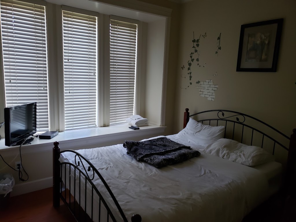Imperial House Bed and Breakfast | 6895 Waverley Ave, Burnaby, BC V5J 4A4, Canada | Phone: (778) 952-2211