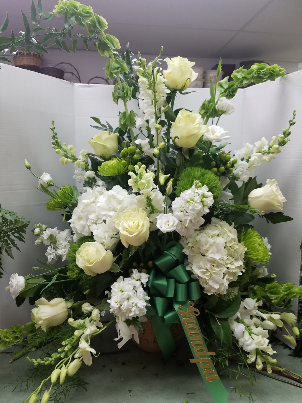 Richmond flower shop and chocolates | 69001 Main St, Richmond, MI 48062, USA | Phone: (586) 727-1011