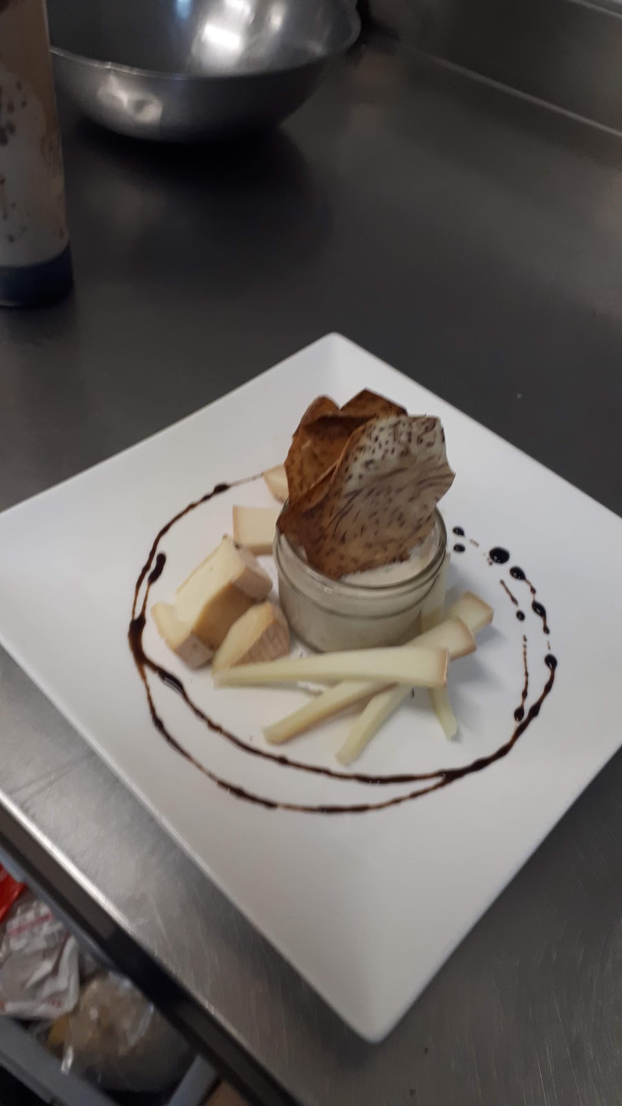 Napoléon | 489 Rue Notre Dame, Montebello, QC J0V 1L0, Canada | Phone: (819) 423-5555