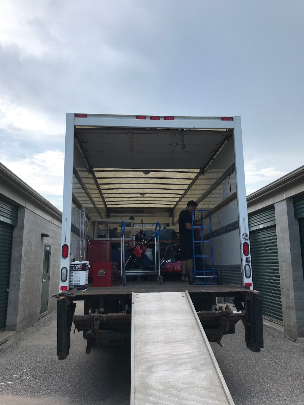 One Two Moving | 62 Kitsilano Crescent, Richmond Hill, ON L4C 5A5, Canada | Phone: (647) 354-5595
