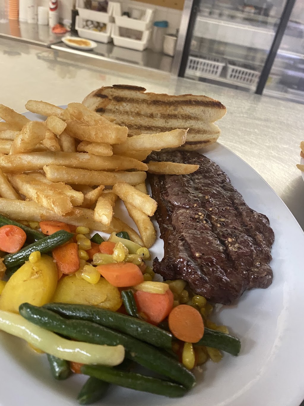 River Rock Grill | 3727 50 St, Drayton Valley, AB T7A 1M4, Canada | Phone: (780) 542-4028