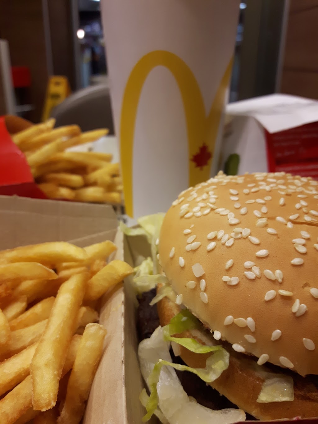 McDonalds | 50 Rue Brunet, Mont-Saint-Hilaire, QC J3G 4S6, Canada | Phone: (450) 446-1333