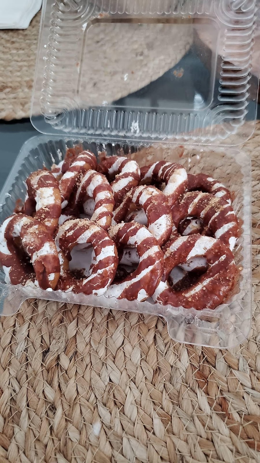 Mini Donut Factory | 15504 Yonge St, Aurora, ON L4G 1P2, Canada | Phone: (905) 503-0433