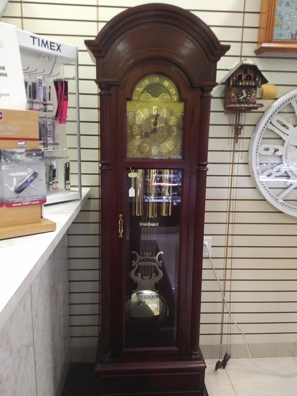 Watch World | 25 Peel Centre Dr, Brampton, ON L6T 3R5, Canada | Phone: (905) 791-8780