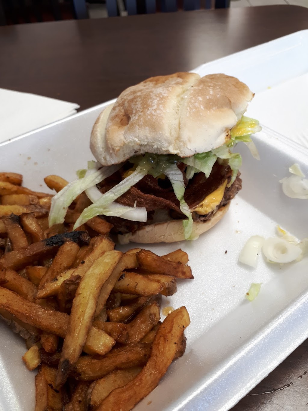 Goos Take-Out & Catering | 230 Shellard Ln, Brantford, ON N3T 0B9, Canada | Phone: (519) 752-1111